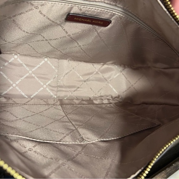 NWT Michael Kors Top Zip Hobo Shoulder Bag/Purse - Picture 6 of 8